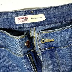 SOLD.  Signature by Levi Strauss 18M High Rise Skinny Blue Jeans
